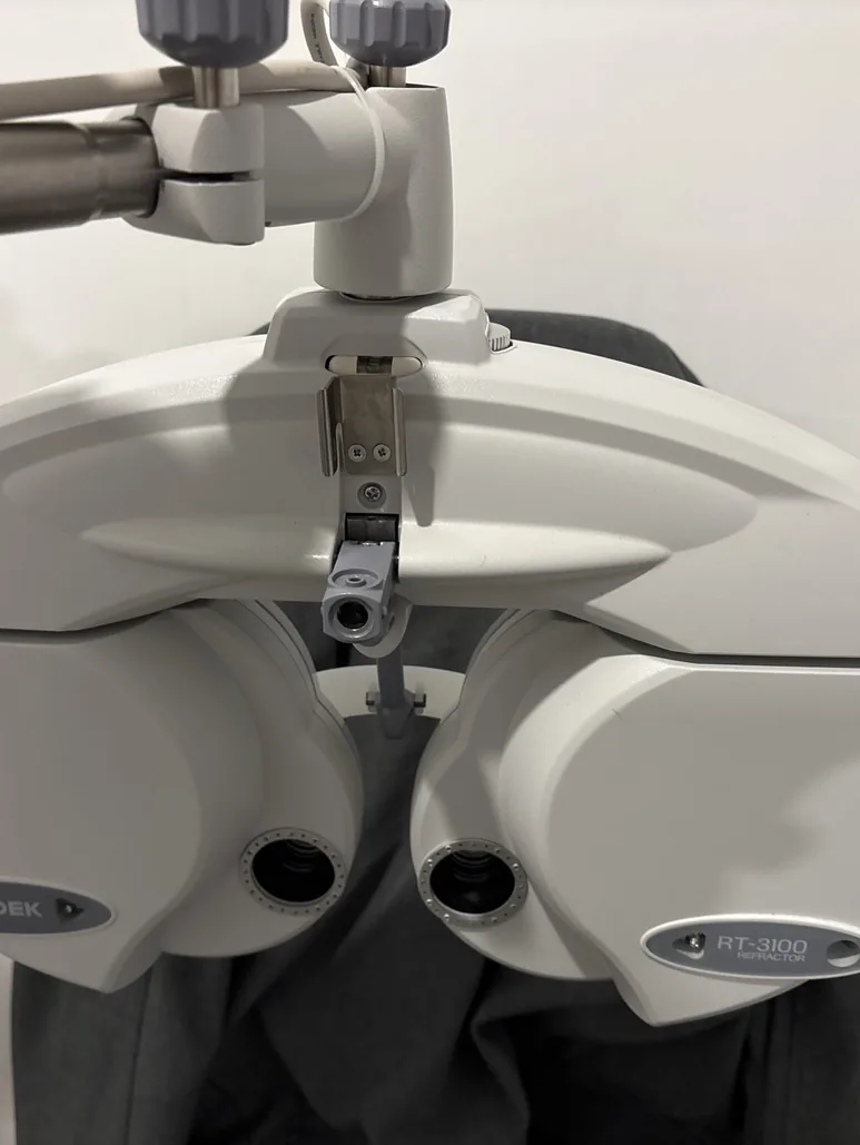 Automated digital refractor used in vision testing